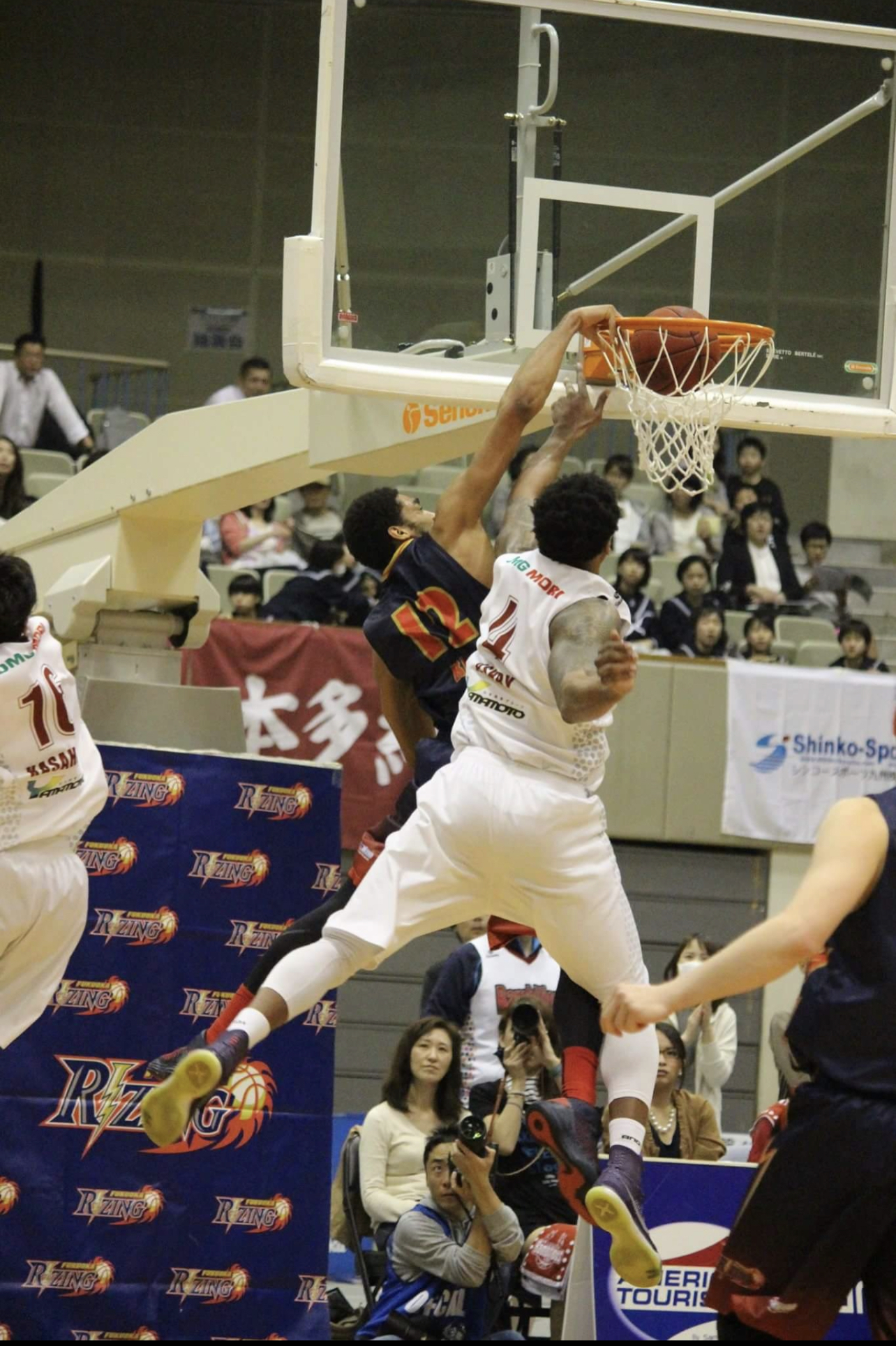 Donnavan Kirk dunking on someone in Japan